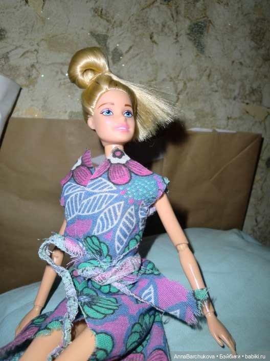 Фотосессия в недошитом халатике в подарок кукле на праздник (фото 4)