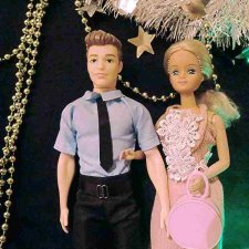 Макс и Юля идут на Новогодний бал.