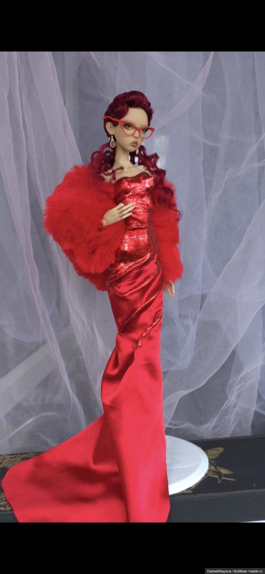 Платье из красного золота и парик комбинация вместе (фото 2)