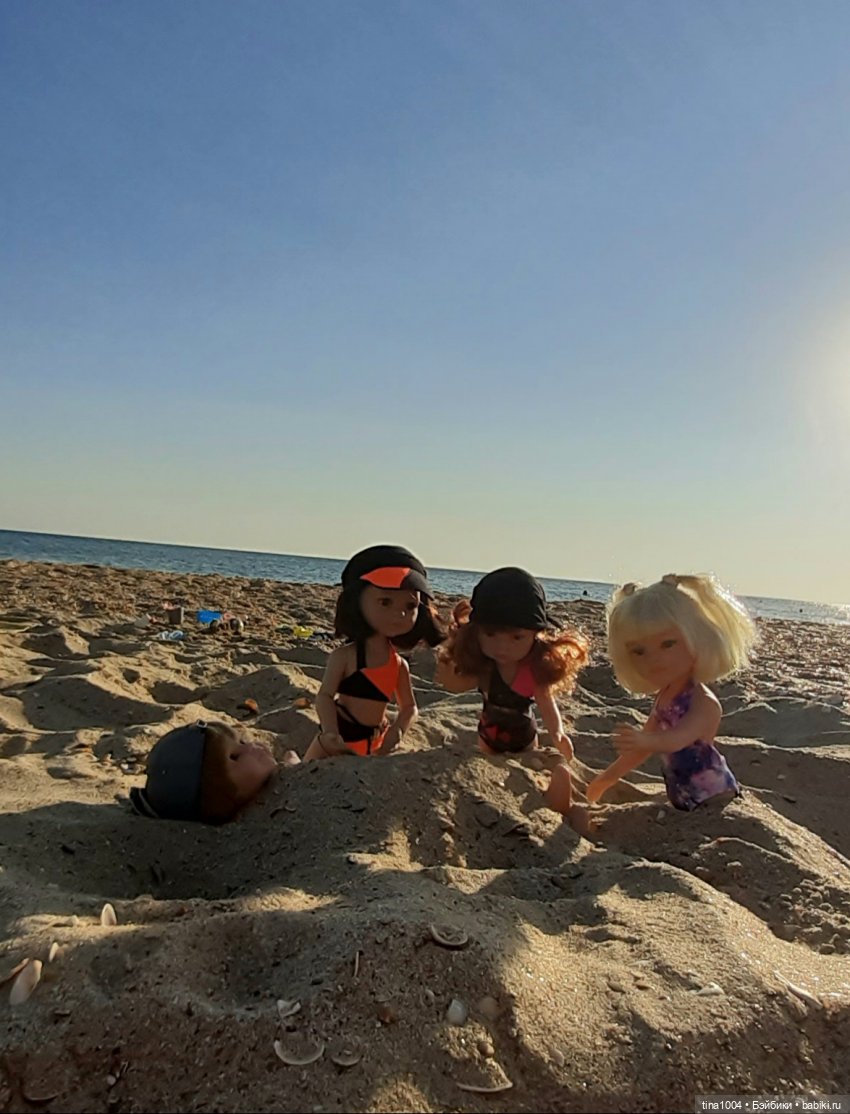 ИЗ ЖИЗНИ КУКОЛ Как они отдыхают (фото 6)