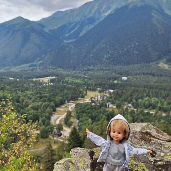 ИЗ ЖИЗНИ КУКОЛ Как они отдыхают Летний Архыз