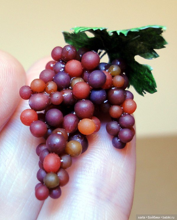 виноград из полимерной глины