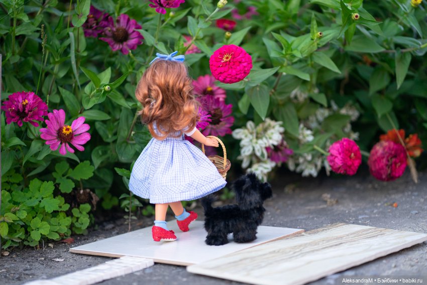 Кукла Антонио Хуан в костюме Дороти из фильма 1939 года "Волшебник страны Оз" (фото 2)