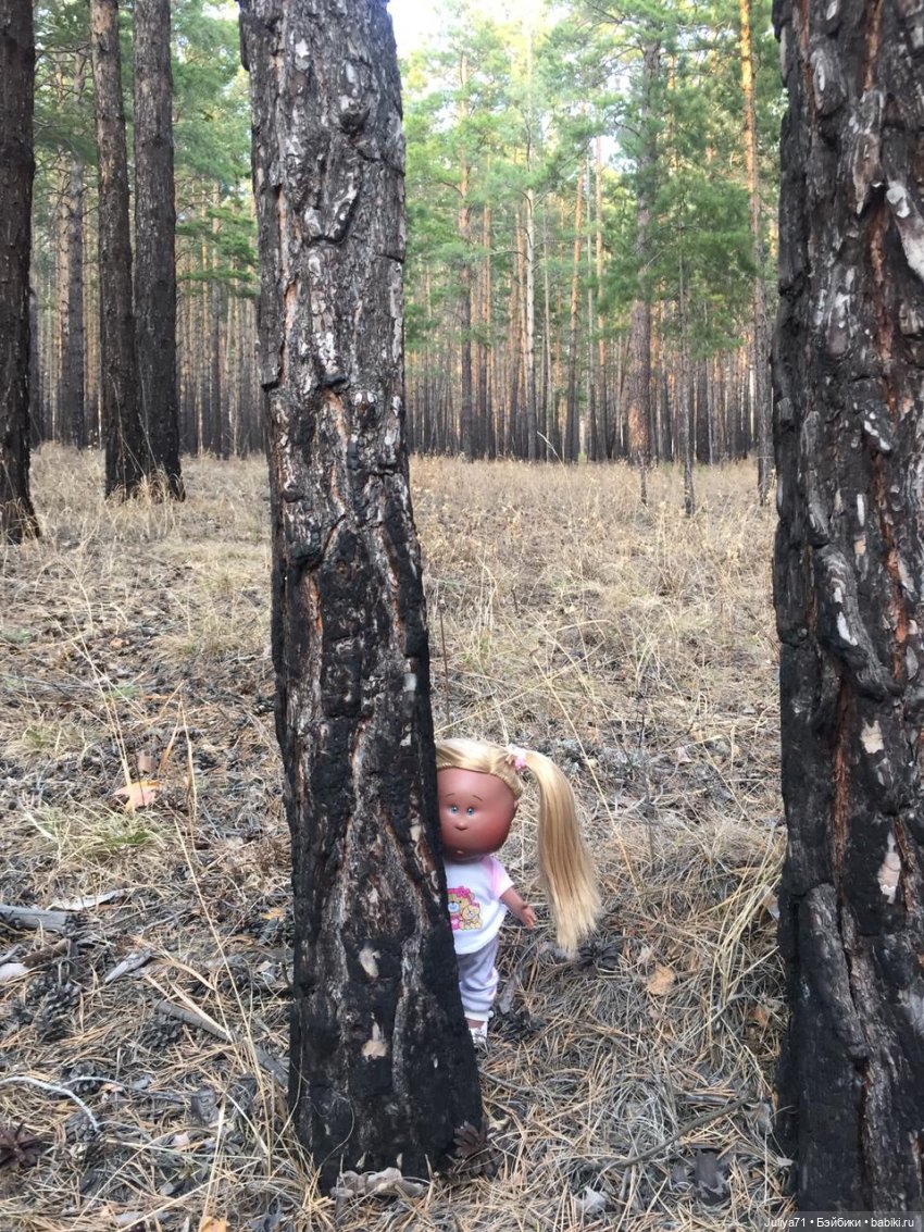 С Булкой на прогулке — Куклы Nines d'Onil (Нинес): Миа (Mia) (фото 6)