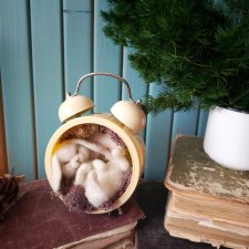 Зайчик в будильнике