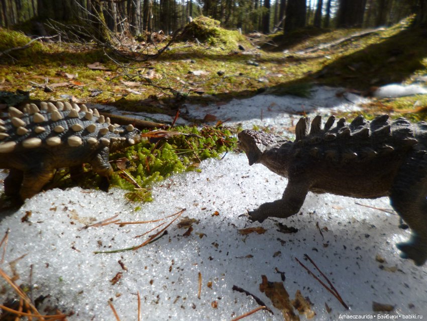 Анкилозавры в весеннем лесу