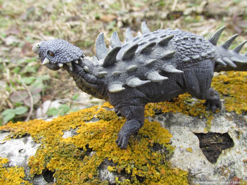 Ящеры в Холмах: камни и трава