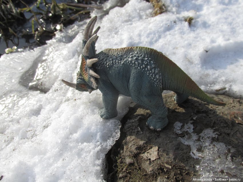 Ящеры у реки: зелёное под белым (фото 7)