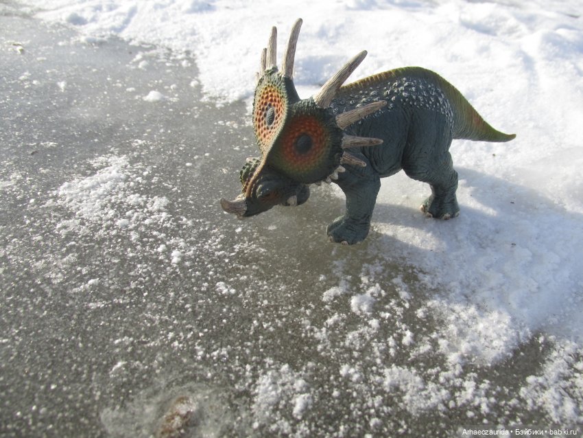 Ящеры у реки: зелёное под белым (фото 4)