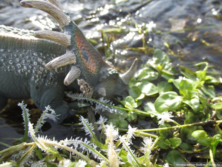 Ящеры у реки: зелёное под белым (фото 10)