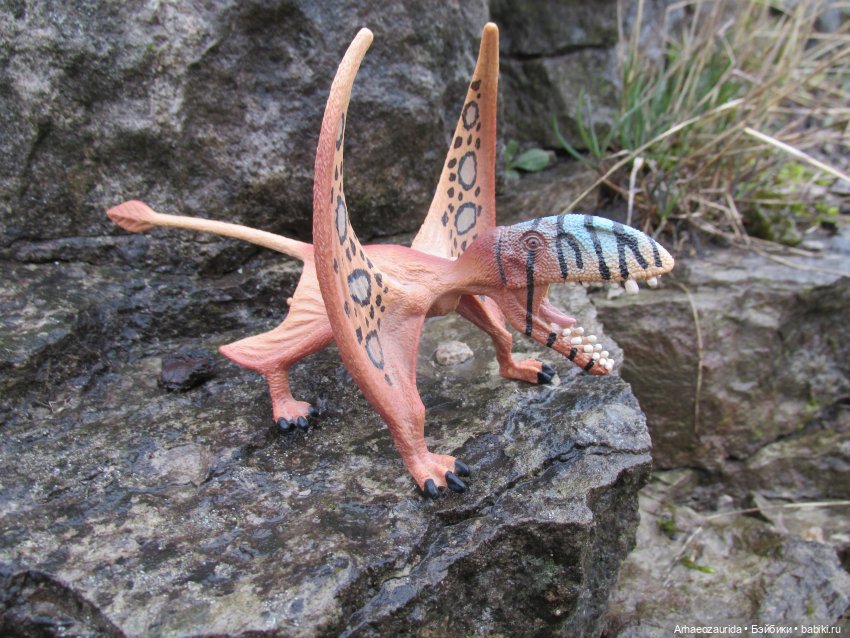 Ящеры у реки: очень скользко