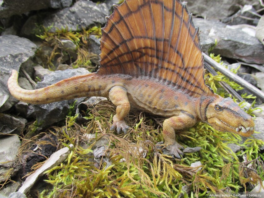 Ящеры у реки: в мутной воде