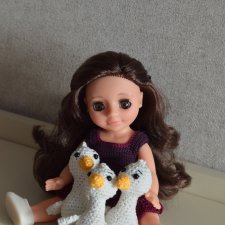 Девочка с гусиками