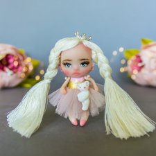 Куколка брошка Алекса