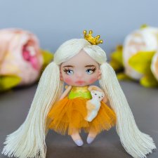 Миниатюрная куколка Эльза