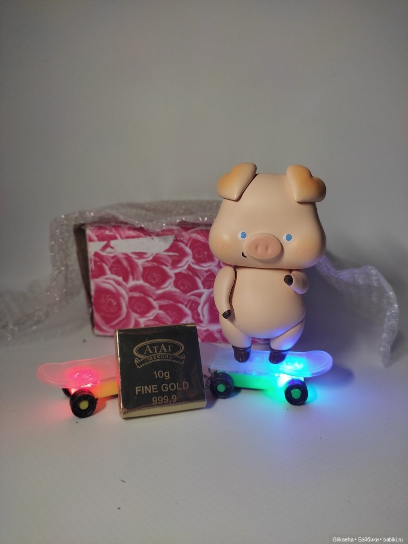 Чуня - блогер распаковывает приз за АВГУСФЕСТ