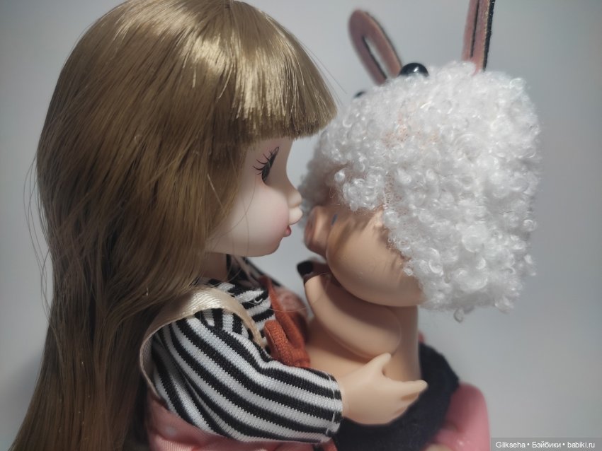 Чуня - блогер - кукольник распаковывает куколку в ДЕНЬ КУКОЛЬНИКА