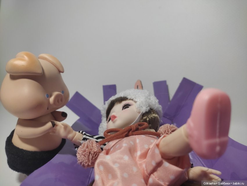 Чуня - блогер - кукольник распаковывает куколку в ДЕНЬ КУКОЛЬНИКА