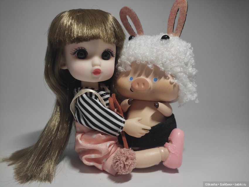 Чуня - блогер - кукольник распаковывает куколку в ДЕНЬ КУКОЛЬНИКА