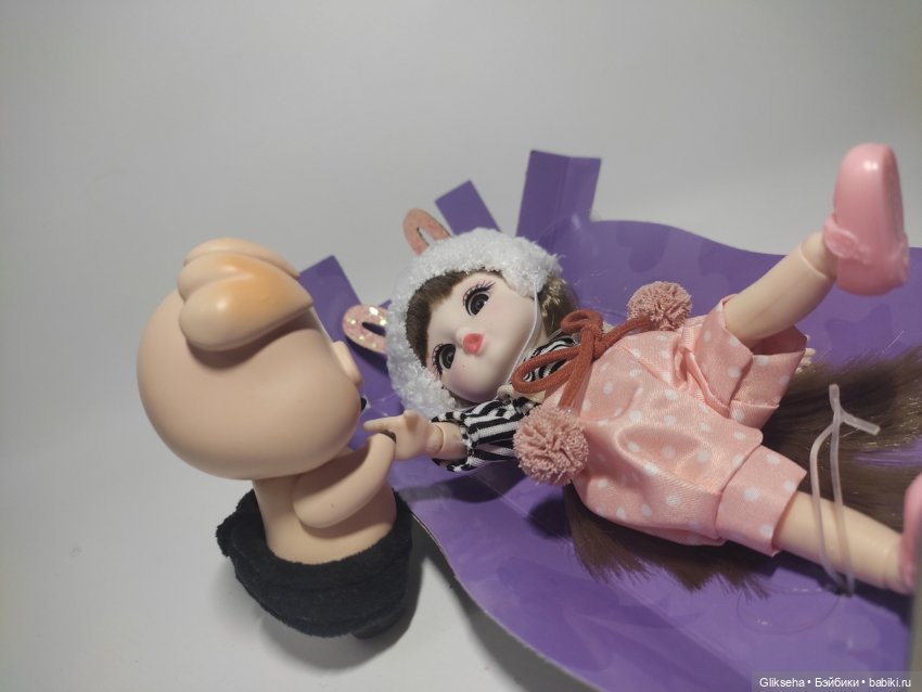 Чуня - блогер - кукольник распаковывает куколку в ДЕНЬ КУКОЛЬНИКА