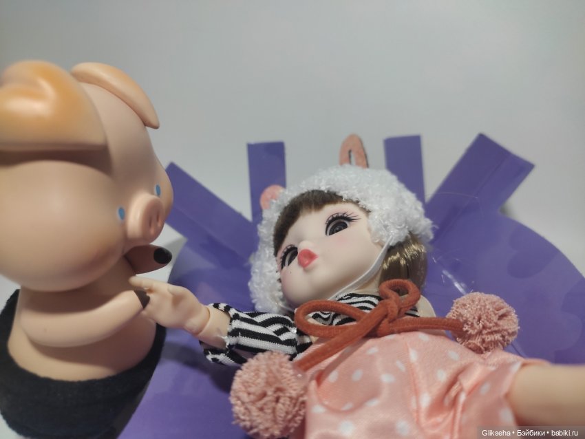 Чуня - блогер - кукольник распаковывает куколку в ДЕНЬ КУКОЛЬНИКА