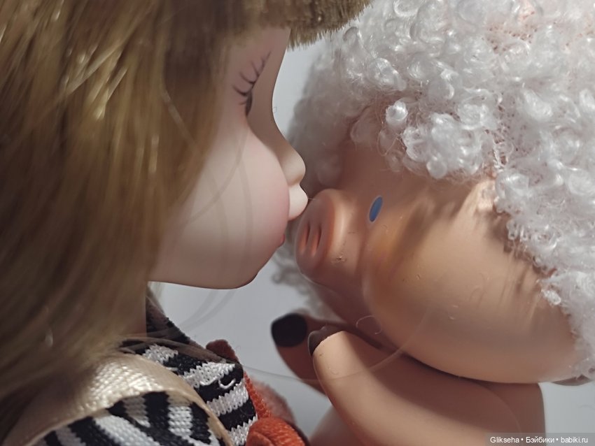 Чуня - блогер - кукольник распаковывает куколку в ДЕНЬ КУКОЛЬНИКА