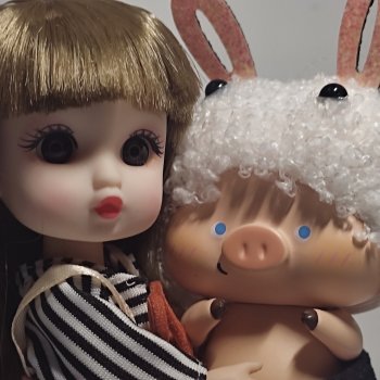 Чуня - блогер - кукольник распаковывает куколку в ДЕНЬ КУКОЛЬНИКА