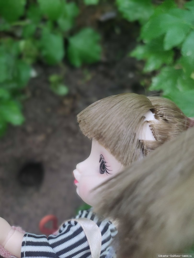 Как Ксюша в дождь гулять ходила