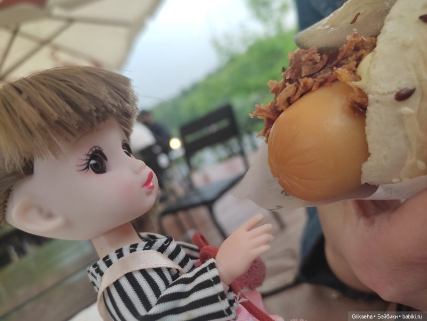 Как Ксюша в дождь гулять ходила