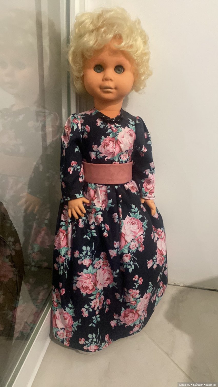 У меня ещё такая есть. Марта. Это моя с 1980 года. Одежда не сохранилась. Был длинный сарафан в мелкий цветочек и белая блузка с длинным рукавом.