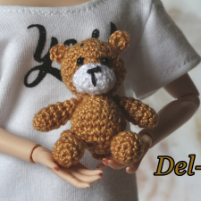 Мишка Тедди друг для всех, и кукол в том числе