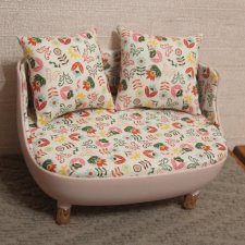 Диван из органайзера для косметики