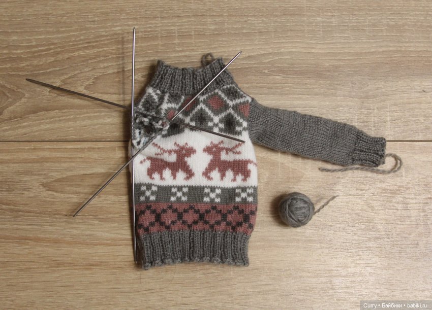 Вяжем свитер из носка — Одежда и обувь для кукол своими руками: фото