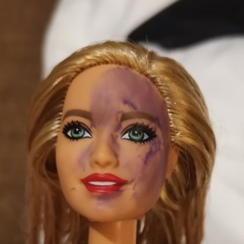 Убираем шариковую ручку с куклы