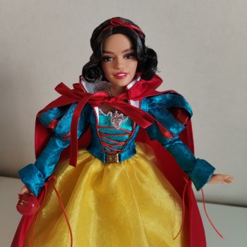 Обзор и распаковка Белоснежки по новому фильму