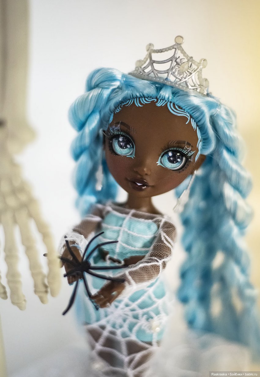 Паучишка моя, костюмная Robin Sterling Rainbow High