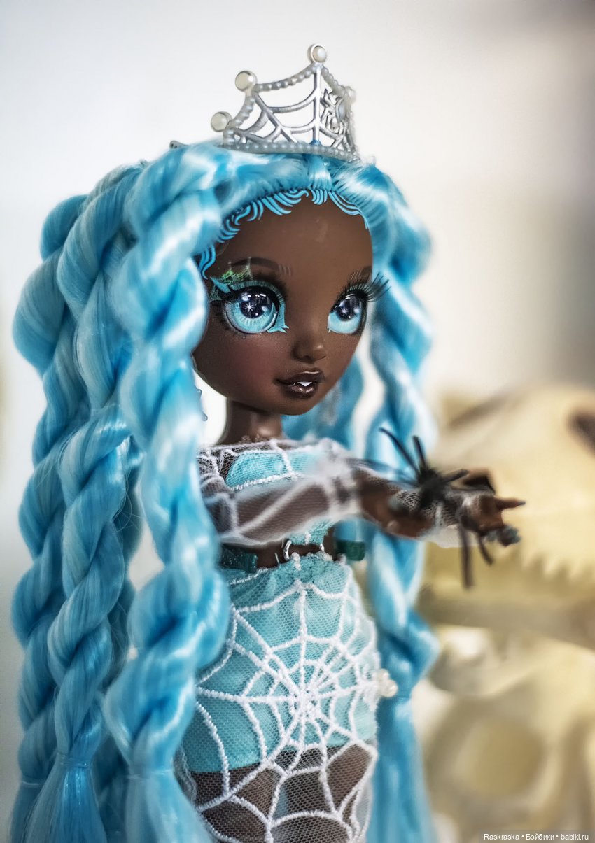 Паучишка моя, костюмная Robin Sterling Rainbow High