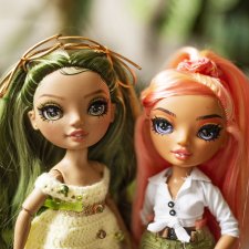 Доделала наряд для Оливушки, и Симона в Оливкиной юбчонке