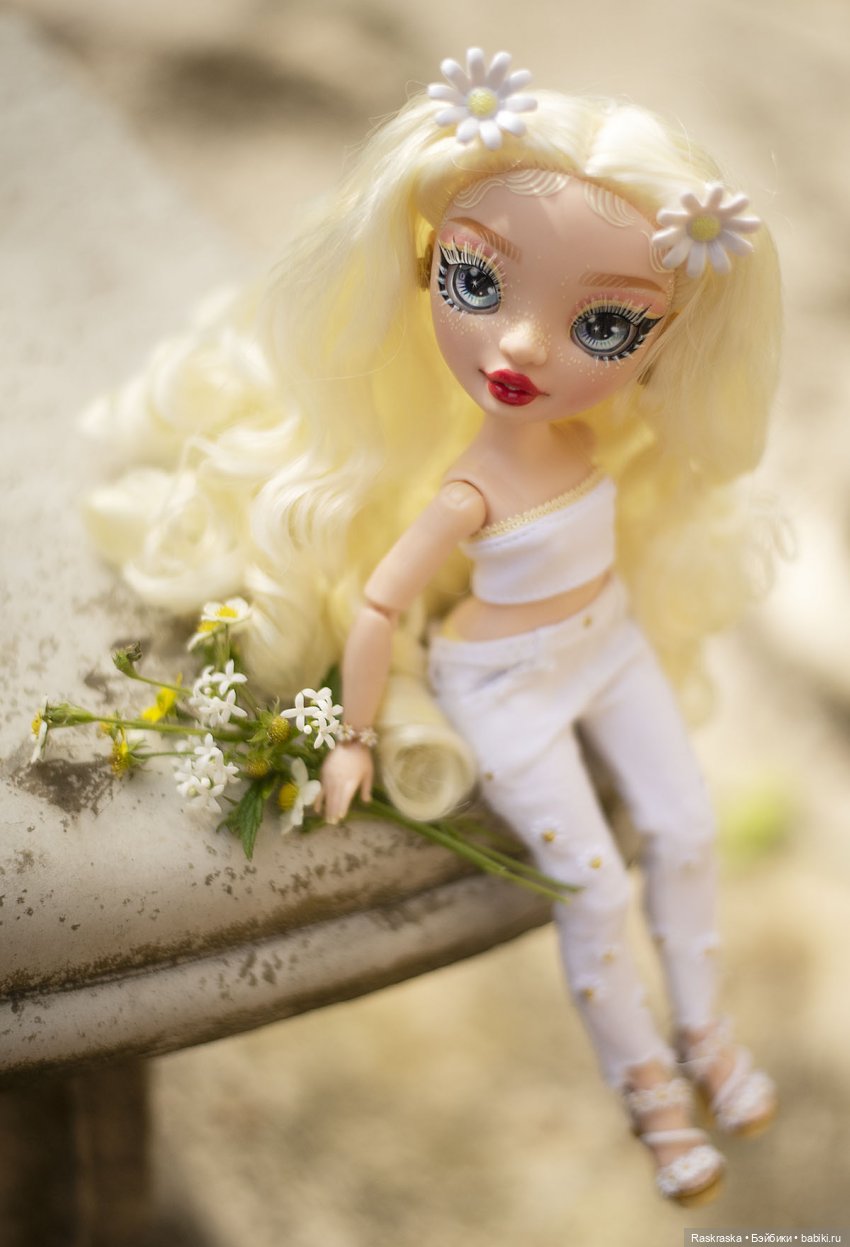 Ромашечка моя неожиданная Delilah Fields Rainbow High