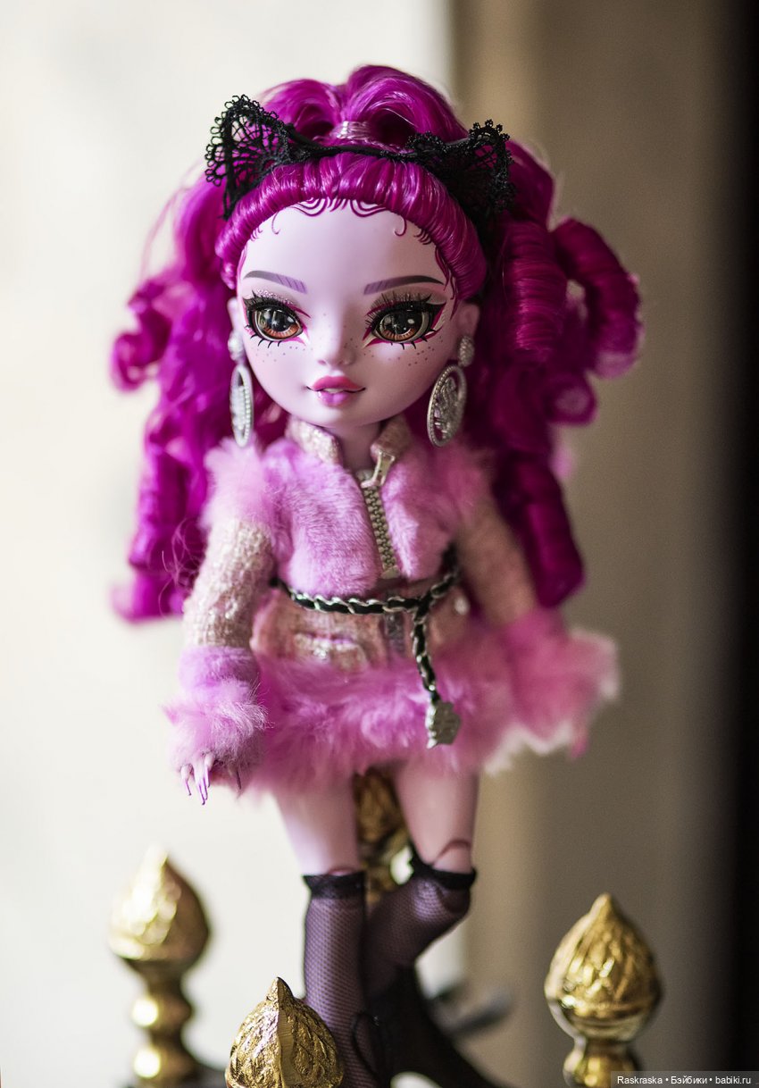 Lola Wilde Shadow High - карнавальная дикая кошечка