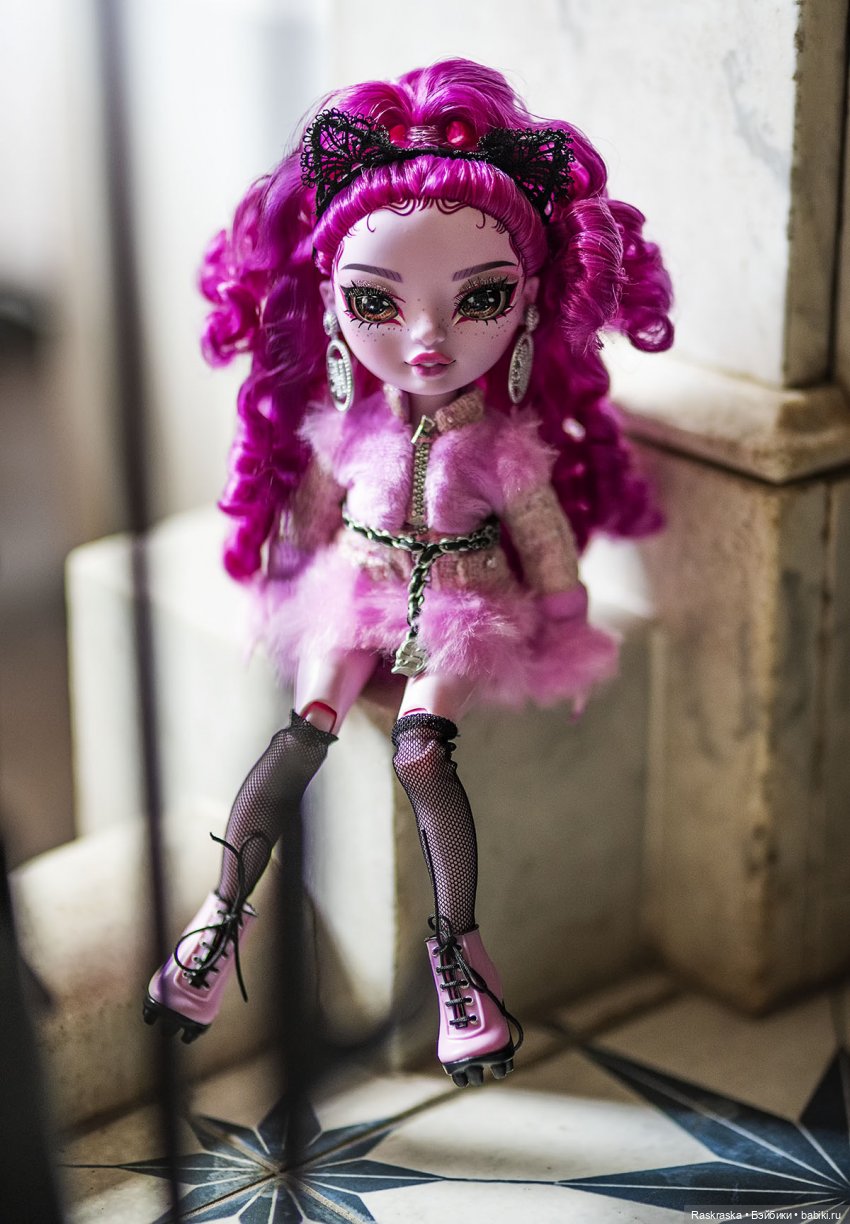 Lola Wilde Shadow High - карнавальная дикая кошечка