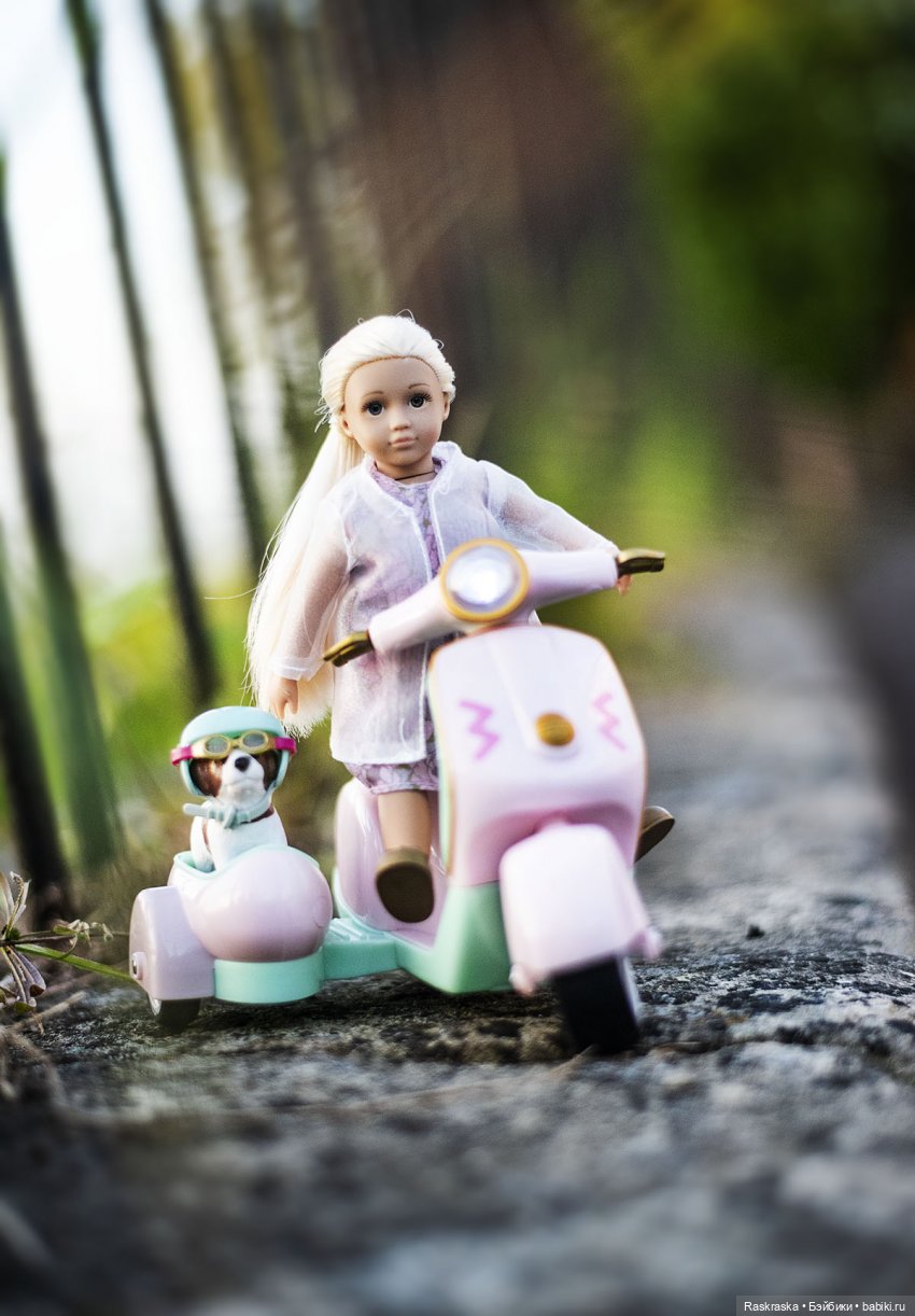 Малышки Лори, их собаки и мотоцикл (фото 5)