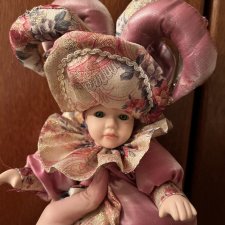 Что можно делать с неизвестной фарфоровой куколкой