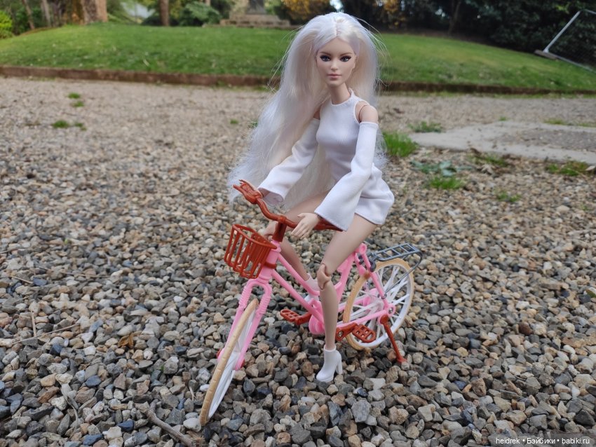 Я тоже сегодня фотографировала с велосипедом ))