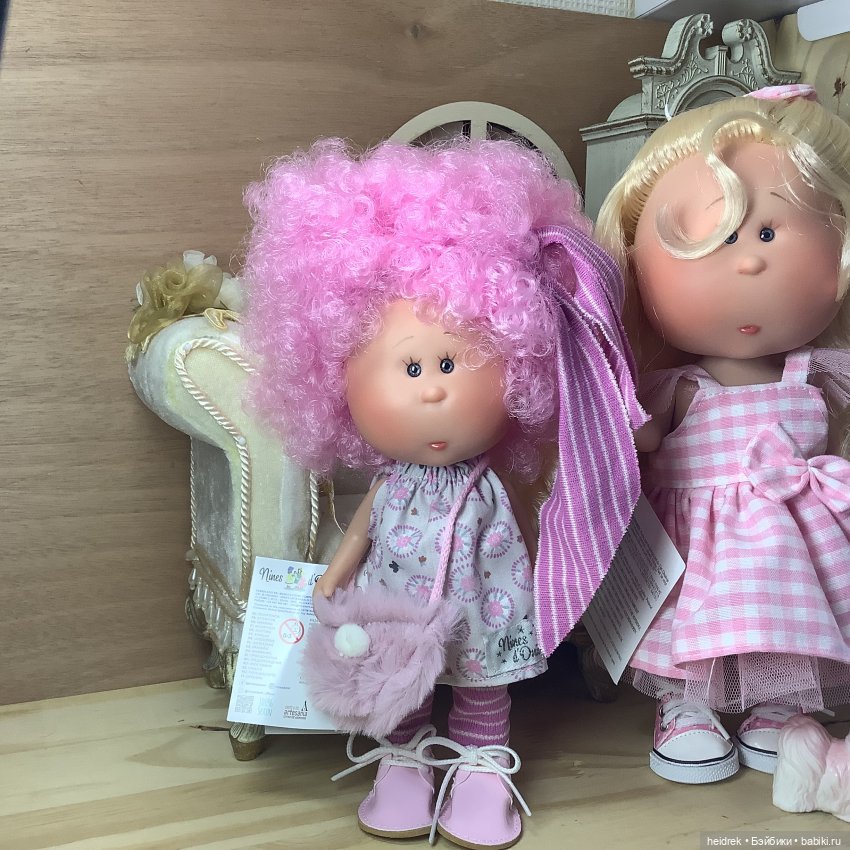 Little Mia 23 cm. Розовые кудряшки, коричневые девочка и мальчик (фото 5)
