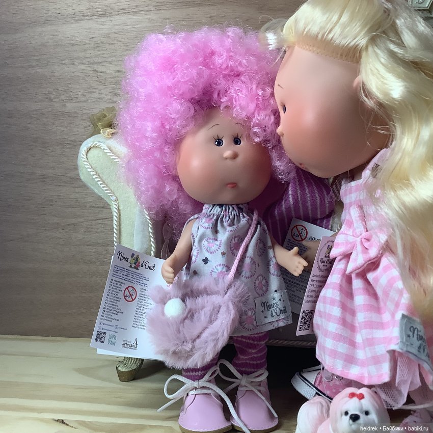 Little Mia 23 cm. Розовые кудряшки, коричневые девочка и мальчик (фото 2)