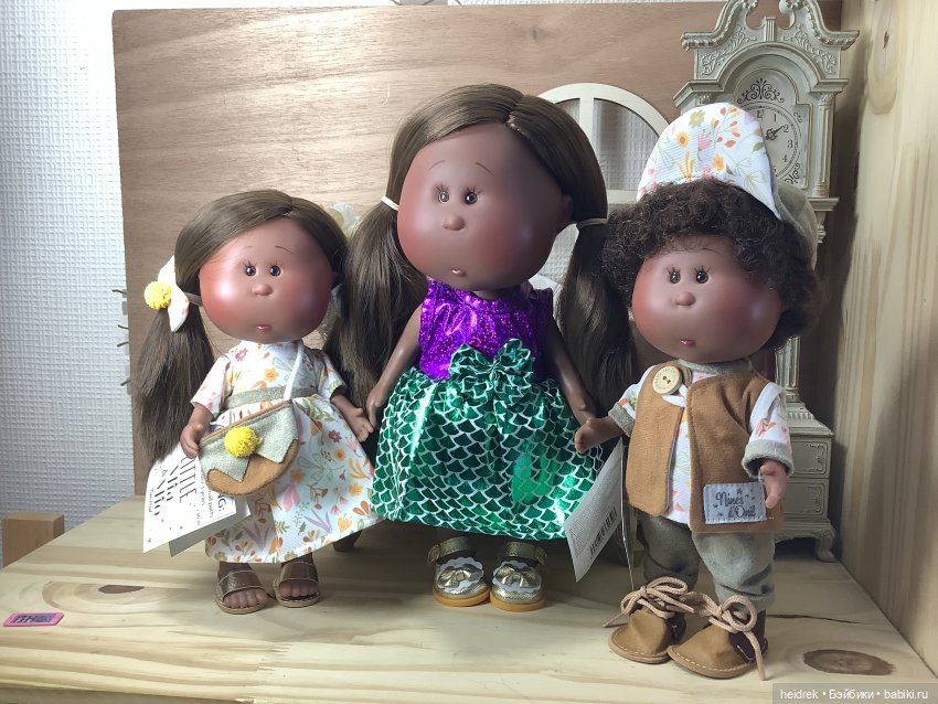 Little Mia 23 cm. Розовые кудряшки, коричневые девочка и мальчик (фото 4)