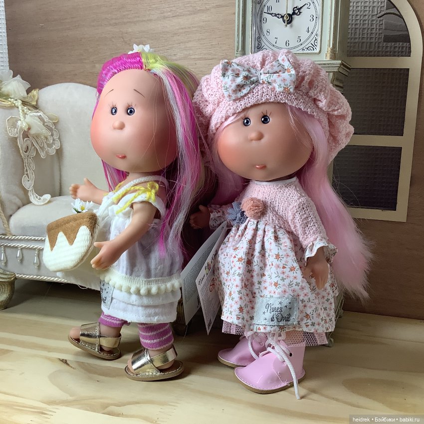 Розовые мини Мии: радужная и с беретом