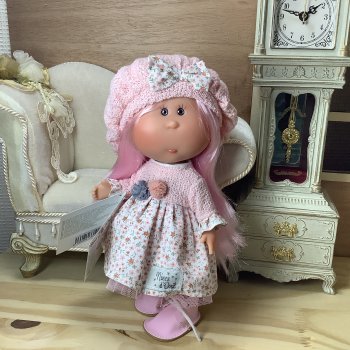 Розовые мини Мии: радужная и с беретом