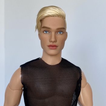 Кен Шон looks barbie